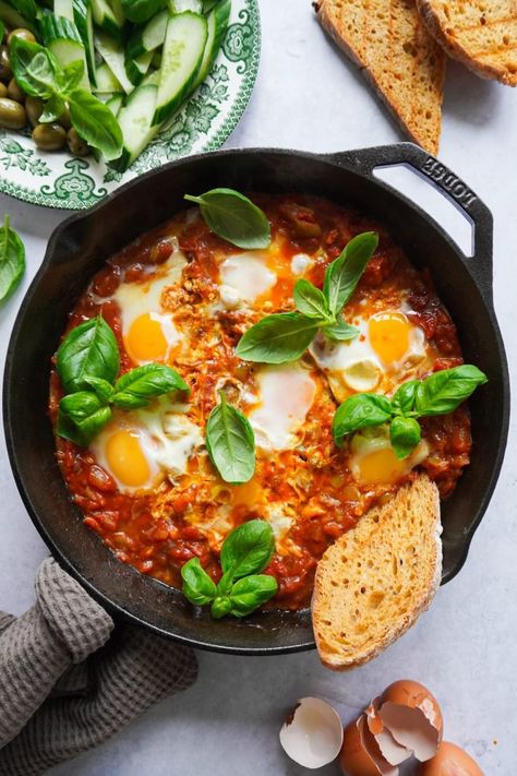 Turkish Pepper and Egg Shakshuka - PEANUTSWIRLS Shashuksha Eggs, Egg Shakshuka, Soft Poached Eggs, Afghan Food, Shakshuka Recipe, Turkish Eggs, Afghan Food Recipes, Shakshuka Recipes, Middle Eastern Dishes