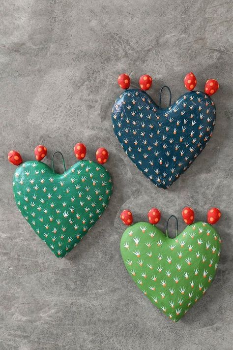 Air Dry Clay Projects Mexican, Mexican Folk Art Decor Diy, Mexican Clay Art, Diy Mexican Decor, Mexican Folk Art Pattern, Spanish Folk Art, Mexican Pottery Decor, Mexican Hearts, Mexican Folk Art Decor