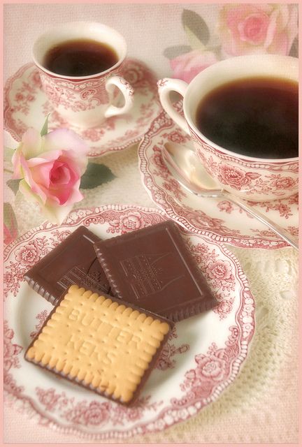 English china; pattern name is "Bristol".  For tea in my cottage... Tea Cookies, Cuppa Tea, English Tea, My Cup Of Tea, Tee Set, Croquettes, High Tea, Pretty Food, Tea Room