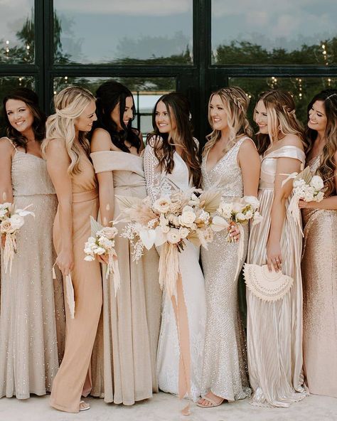 Modern Wedding Australia on Instagram: “So many magical neutral tones! We are obsessed with this bridal party style ✨  ​. ​. ​Dress: @loversxsociety Shop: @lovelybridedallas…” Mixed Bridesmaid Dresses, Champagne Color Palette, Mix Match Bridesmaids, Bridal Parties Colors, Neutral Bridesmaid Dresses, Bridal Party Attire, Champagne Bridesmaid, Champagne Bridesmaid Dresses, Blush Bridesmaids