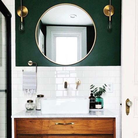 white and green bathroom with round mirror #home #bathroomideas Bath Layout, Bad Inspiration, Decor Baie, Green Walls, 아파트 인테리어, Large Wall Decor, Green Bathroom, Bathroom Renos, Half Baths