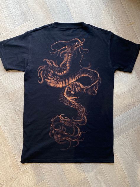 Bleach On Black Clothes Art, Bleach Shirts Design, Dragon Bleach Shirt, Bleach Art On Shirt, Bleach Shirt Diy Ideas Stencils, Diy Bleach Tshirt Ideas, Bleach Jumper Design, Bleach Paint Designs, Bleach Painting Designs