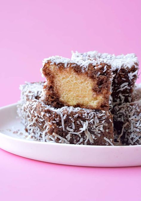 Learn how to make gorgeous homemade Lamingtons from scratch. This gorgeous Australia sponge cake is dipped in chocolate and covered in coconut - yum! Recipe from sweetestmenu.com #chocolate #coconut #cake #lamingtons Homemade Lamingtons, Lamington Cake Recipe, Lamington Recipe, Lamington Cake, Lamingtons Recipe, Caramel Mud Cake, Cake Dip, Aussie Food, Cake Rack