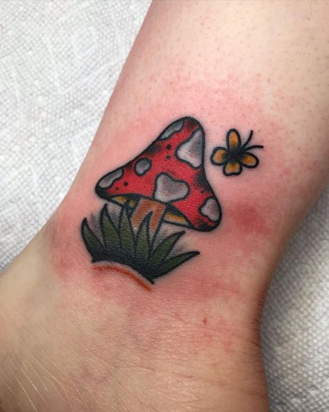 Siena Coronado 🍒 on Instagram: “🍄 Cute little inner ankle (cover up) shroom walk in last night at @homefreetattooshop” Traditional Tattoo Filler, Mushroom Tattoo, Tattoo Filler, Cute Tats, Mushroom Tattoos, Traditional Tattoo Sleeve, Doodle Tattoo, Hand Poked Tattoo, Traditional Tattoo Design