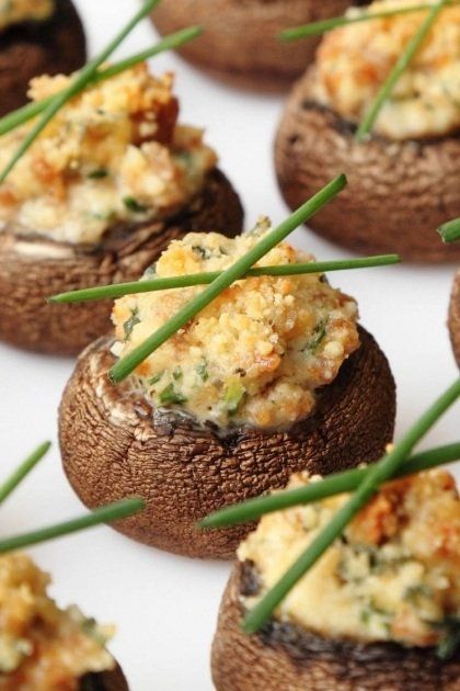 amuse-bouche facile: champignons farcis de chapelure et parmesan Portobello Mushroom Recipes, Healthy Party Food, Healthy Thanksgiving Recipes, Fingerfood Party, Easter Dinner Recipes, Meat Appetizers, Healthy Thanksgiving, Chocolate Zucchini, Mini Pizza