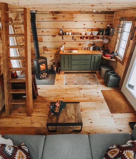 Design Case Mici, Tiny Cabins Interiors, Small Cabin Interiors, Wohne Im Tiny House, Off Grid Cabin, Tiny Cabins, Cabin Interiors, Cabin Living, Little Cabin