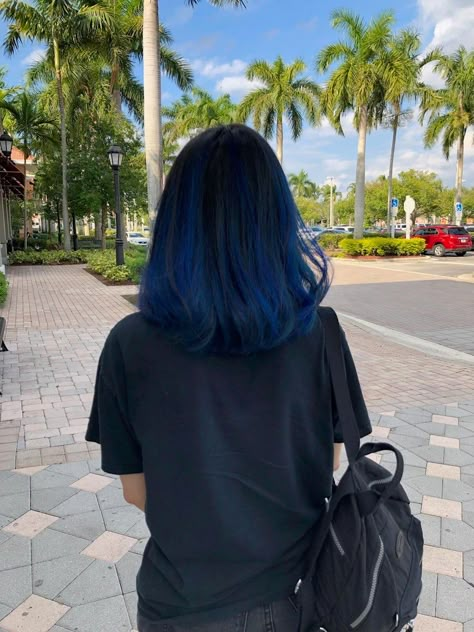 Reddit - FancyFollicles - Blue balayage on my virgin hair Blue Balayage, Blue Hair Highlights, Blue Ombre Hair, Dark Blue Hair, Hair Color Underneath, Hair Color Streaks, Hair Streaks, Short Hair Color, Hair Color Blue