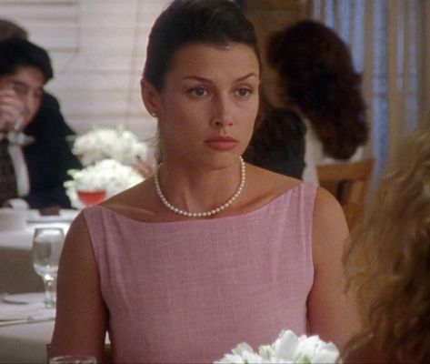 Bridget Moynahan 90s, Natasha Sexandthecity Style, Natasha Satc Aesthetic, Natasha Satc Style, Natasha Naginsky, Bridget Moynahan, Movie Outfits, 80s And 90s Fashion, What Goes Around Comes Around