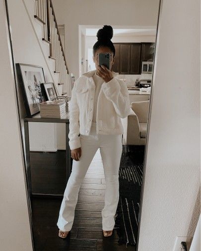 White Flare Pants Outfit, White Flare Jeans Outfit, Flare Pants Outfit, White Flare Jeans, White Flare Pants, Flare Jeans Outfit, White Flared Jeans, Outfit Curvy, Curvy Outfits