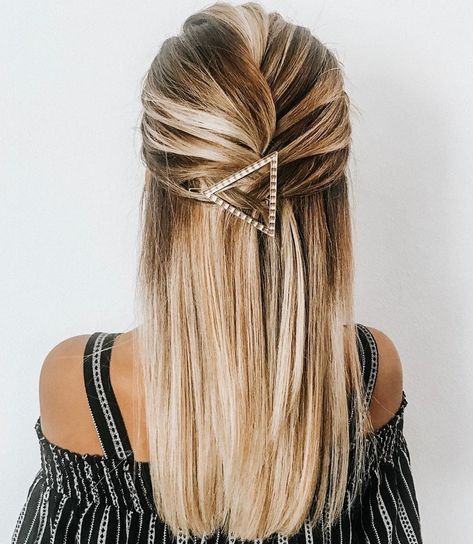 50 Trendiest Half-Up Half-Down Hairstyles for 2020 - Hair Adviser Wedding Half Updo, Braided Half Updo, Half Updo Hairstyles, Braided Half Up, Half Up Half Down Hairstyles, Long Hair Updo, Half Updo, Natural Hair Styles Easy, 짧은 머리