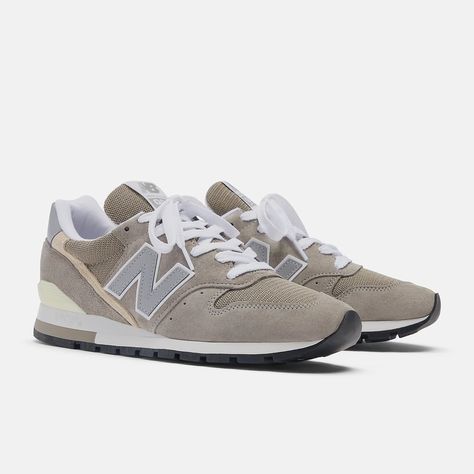 Made in USA 996 Core - New Balance New Balance 996, Mens Lifestyle, New Balance Women, Grey Sneakers, Pig Skin, Trainers Women, Men Shoes Size, Shoes Trainers, Grey Leather