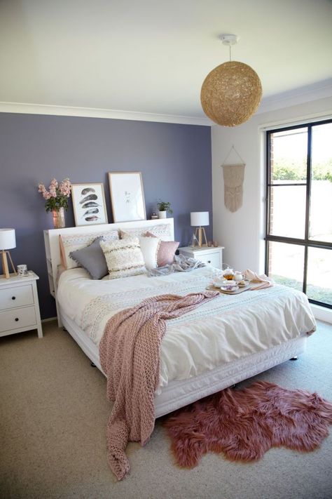 Purple Scandinavian Bedroom, Beige White Purple Bedroom, Bedrooms With Purple Walls, Women Bedroom Color Ideas, Purple And Blush Bedroom, Pale Lilac Bedroom, Violet Room Ideas, Lavender Master Suite, Teen Purple Bedroom