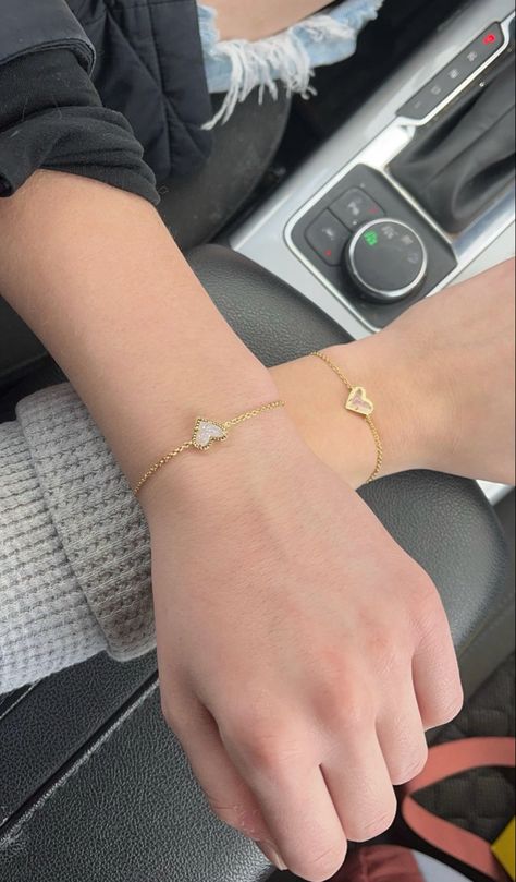 Kendra Scott matching bracelets Best Friend Jewelry Aesthetic, Kendra Scott Friendship Bracelet, Bsf Bracelets, Matching Bestie Bracelets, Matching Bracelets For Best Friends, Twin Bracelets, Kendra Scot, Taylor Christmas, Bracelets Bff