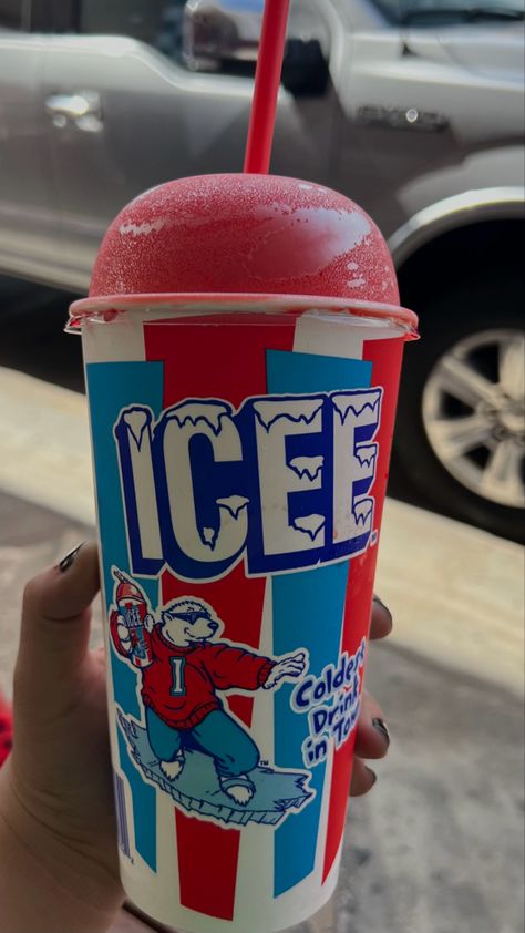 Bebida Ice, Icee Slushie, Junk Food Snacks, Healthy Skin Tips, Yummy Comfort Food, Food Drinks Dessert, Icecream Bar, Delicious Snacks Recipes, Frozen Drinks