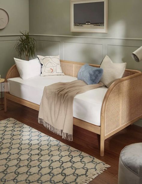 10 Beautiful Ways to Style a Daybed - Bark and Chase Rattan Bedroom Decor, Day Bed Styling, Day Bed Guest Room, Day Bed Office Combo, Daybed Guest Room, Bedroom With Furniture, Rattan Bedroom Furniture, Ruang Tamu Outdoor, Guest Room Office Combo