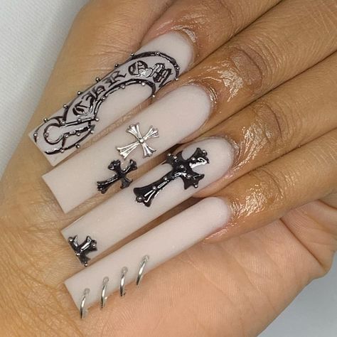 🧘🏽‍♀️ 𝐌𝐉 🎨 on Instagram: “Chrome Heart Tags ⛓🖤⚔️ Hand painted old English letters ✍🏽 I wanted to do more, but I needed to eat & was itching to post, next CH set will…” Tapered Square Nails, Punk Nails, Long Acrylic Nail Designs, Drip Nails, Edgy Nails, Goth Nails, Dope Nail Designs, Long Acrylic Nails Coffin, Crazy Nails