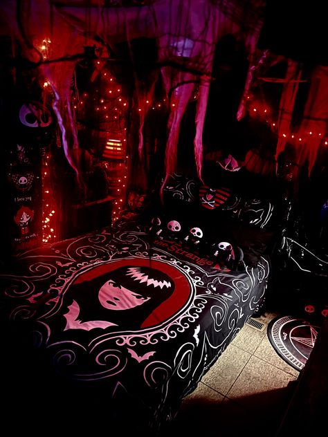 Red Goth Room, Mall Goth Bedroom, Red And Black Room Aesthetic, Mall Goth Room, Horror Themed Bedroom, Room Ideas Red, Goth Bedroom Ideas, Emo Room, Goth Room