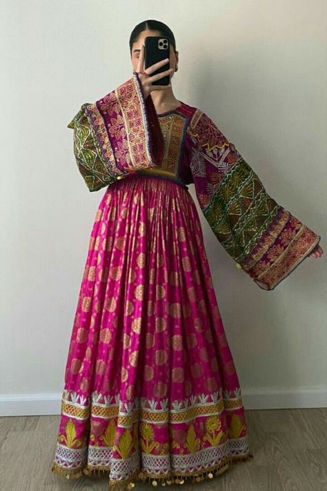 Afghani Dresses, Afghani Clothes, Old Dress, Afghan Wedding, Frock Fashion, Afghan Fashion, Desi Fashion Casual, Afghan Clothes, Polka Dot Maxi Dresses