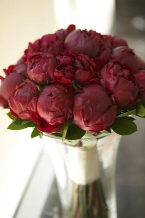 Style Me Pretty | Gallery & Inspiration | Picture - 1267418 Peonies And Roses Bouquet, Bride Bouquet Pink, Garden Rose Bouquet Wedding, Red Rose Bouquet Wedding, Wine Colored Wedding, White Peonies Bouquet, Garden Rose Bouquet, Pink Peonies Bouquet, Peonies And Roses