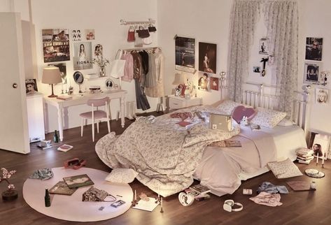 Feminine Room, Girly Room, Sofia Coppola, Hus Inspiration, Aesthetic Rooms, Pretty Room, Dreamy Room, Dream Room Inspiration, Room Makeover Inspiration