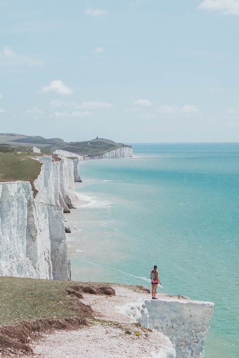 THE SEVEN SISTERS COASTAL DAY-ESCAPE FROM LONDON YOU NEED TO DO Just an hour or two from London, you’ll find an abundance of activities that’ll make you love London even more, one of these places is Seven Sisters. This is the name given to the magnificent series of white chalk cliffs that line the coast of the Sussex South Downs, directly south of London. With grass as pristine as the green on a golf course and endless sea views, this is a walk that must be on your to-do list. By Pippa Marffy f The Seven Sisters, White Cliffs, Day Trips From London, Seven Sisters, Picnic Spot, Travel Nursing, 수채화 그림, East Sussex, England Travel