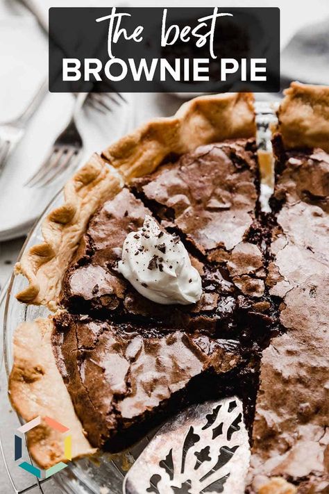 Brownie Pie is the delicious combination of a Flaky Pie Crust and a rich chocolate brownie center! This chocolate brownie pie is fudgy in the center, deeply chocolate, and perfectly crackly on top. Serve plain, with a dollop of whipped cream or a scoop of vanilla ice cream! Chocolate Brownie Pie, Brownie Pie Recipe, Fudge Brownie Pie, Homemade Hot Fudge, Brownie Pie, Fudge Pie, Frozen Pie Crust, Chocolate Pie Recipes, Meatless Main Dishes