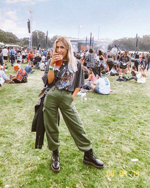 Check out this look I found on LIKEtoKNOW.it http://liketk.it/2E3G9  Download the LIKEtoKNOW.it app to see! Festival Streetwear Outfit, Edgy Music Festival Outfit, Festival Outfits Alternative, Music Festival Fall Outfits, Picnic Day Outfit Winter, Sylvan Esso Concert Outfit, Casual Fall Festival Outfit, Festival Cold Outfit, Music Festival Outfits Rock