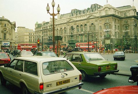 Picadilly 1984 Funny Vintage Ads, England Aesthetic, Swinging London, London Boutique, 70s Aesthetic, Piccadilly Circus, Cars Uk, Ford Classic Cars, London Calling