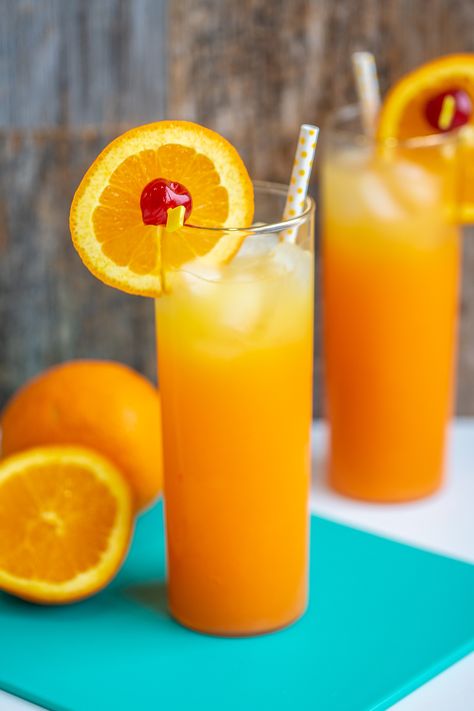 Screwdriver Drink Recipe, Screwdriver Recipe, Screwdriver Drink, Screwdriver Cocktail, Vodka Based Cocktails, Best Vodka Cocktails, Cosmopolitan Cocktail Recipes, Orange Juice Cocktails, Cherry Vodka