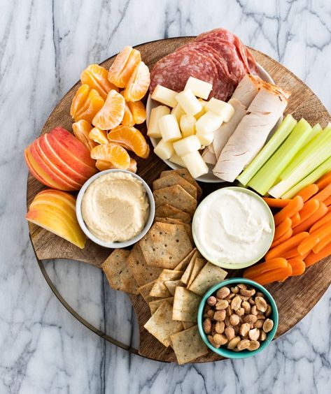 Balanced Dinner Plate, Easy Snacks No Cook, Dinner Snack Board, Lunch Plates Food, Snack Board Dinner, Snack Plate Meals, Healthy Charcuterie Board Lunch, Adult Snack Plate, Balanced Snack Plate