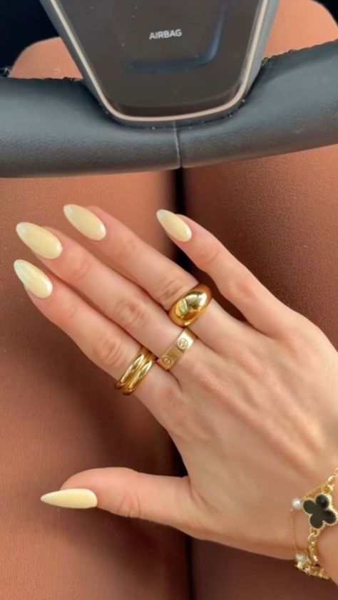 There are so many cute summer nail ideas on this list to save for the warmer weather! I can't wait to try these at my next salon appointment. Cute Summer Nail Ideas, Summer Nail Ideas, One Color Nails, Summery Nails, Casual Nails, Classy Acrylic Nails, Nagel Inspo, Neutral Nails, Yellow Nails