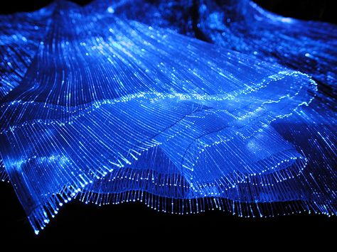 art & exhibits & installations - hundreds of  fine optical fibres - woven into the fabric, ... Smart Textiles, Blithe Spirit, E Textiles, Fiber Optic Lighting, Motifs Textiles, Tech Startup, Textil Design, Fibre Optics, Led Fashion