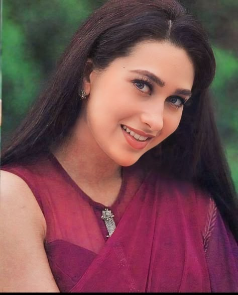 Karishma Kapoor, Rani Mukherjee, Karisma Kapoor, Bollywood Hairstyles, All Actress, Jewelry Set Design, Cute Backgrounds For Phones, Bollywood Girls, Cute Backgrounds