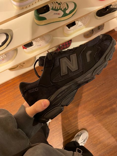 Black New Balance Sneakers Outfit, All Black New Balance, Triple Black Shoes, Black Shoes Outfit, Snicker Shoes, Black New Balance, Black Sports Shoes, Black Shoes Sneakers, New Balance Outfit