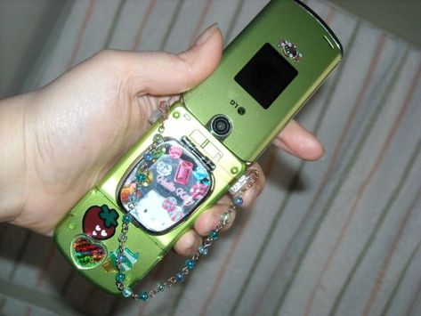 Flip Phone Aesthetic, Nostalgia Wallpaper, Y2k Phone, Retro Gadgets, Flip Phone, Flip Phones, Phone Charm, Green Aesthetic, Bits And Bobs