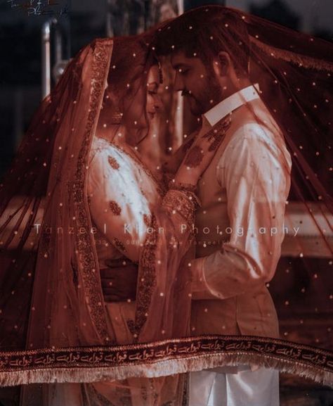 Pakistani Wedding Photoshoot, Pakistani Bridal Photoshoot, Nikkah Photoshoot Ideas, Shaadi Photoshoot, Indian Proposal, Nikkah Aesthetic, Bride Groom Photoshoot, Muslim Wedding Photography, Indian Wedding Poses