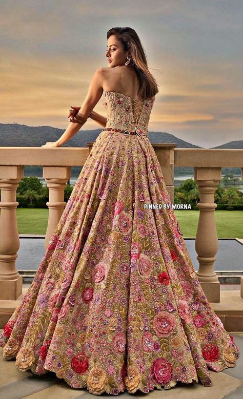 Tarun Tahiliani - India 🇮🇳 Lehenga Bridal Look, Red Lehenga Bridal, Lehenga Colors, Tarun Tahiliani Lehenga, Tarun Tahiliani Bridal, Pastel Lehenga, Wardrobe Planner, Lehenga Bridal, Trending Wedding