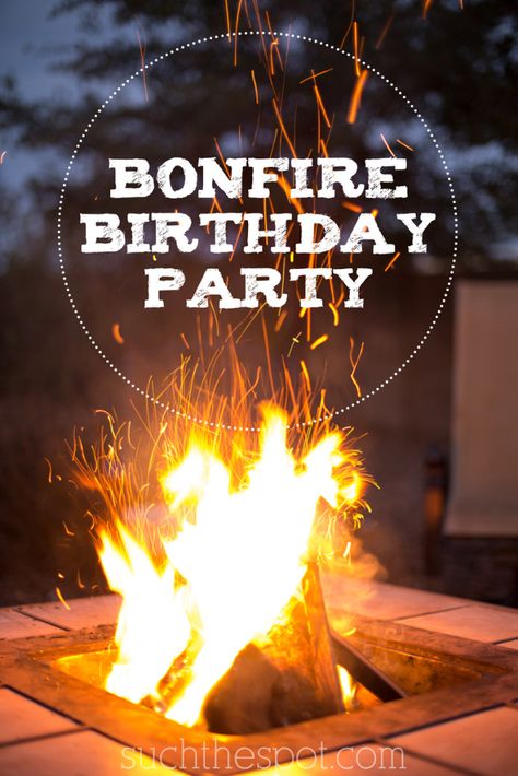 Bonfire birthday party | Super cute ideas for food, decorations and fun surprises! Firepits Backyard Decorating Ideas, 18th Birthday Camping Party, Outdoor 18th Birthday Party Ideas, Fall 40th Birthday Party Ideas, Outdoor 40th Birthday Party Ideas, Bonfire Birthday Party Ideas, Backyard Bonfire Party, Bonfire Birthday Party, Teenage Party