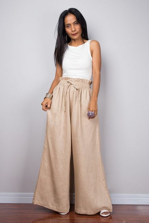 A wonderful natural beige linen wide leg palazzo pants with pockets that sits very comfortable Made with the highest care this beautifully crafted high waist womens summer pants will fit you perfect thanks to the elastic strap on the waist and the added drawstring. I like wearing this one when Natural Linen Pants, Palazzo Pants Outfit, Summer Linen Pants, Black Linen Trousers, Summer Pants Women, White Linen Pants, Wide Leg Palazzo Pants, Summer Linen, Pants With Pockets