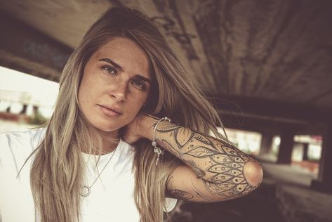 7 Tattoos That Actually Look Better As You Age, According To Tattoo Artists Old Women With Tattoos, Southern Tattoos, Enough Tattoo, Clear Skin Routine, Faded Tattoo, Girl Neck Tattoos, 7 Tattoo, Freaks And Geeks, Old Tattoos