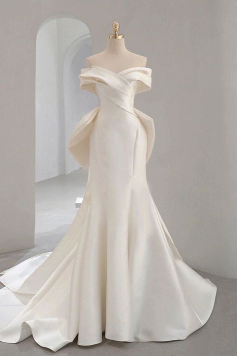 #ivoryweddinggown #whiteweddingdresses #bridalgown #bridedress #weddingoutfit #affordableweddingdress Long White Wedding Dress, Light Wedding Dresses, Fishtail Wedding Dress, Wedding Entrance, غرفة ملابس, Fairy Dress, Wedding Outfits, White Wedding Dresses, Wedding Lights