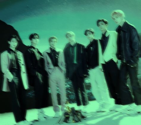 Enhypen ot7 green icon aesthetic ~ Enhypen Green Icon, Green Enhypen, Aesthetic Enhypen, Aphrodite Aesthetic, Enhypen Ot7, Green Web, Dark Green Aesthetic, Phone Icons, Group Photo