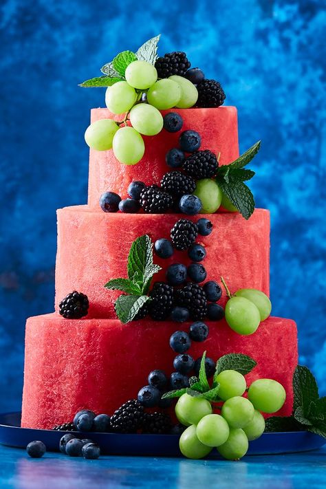 Thick discs of cut watermelon staked on top to form a cake Unusual Birthday Cakes, Fruit Tower, Fruit Birthday Cake, Fruit Cake Design, Simple Salads, Weeknight Dinner Recipes, Fruit Creations, Fruit Platter Designs, Meal Inspiration