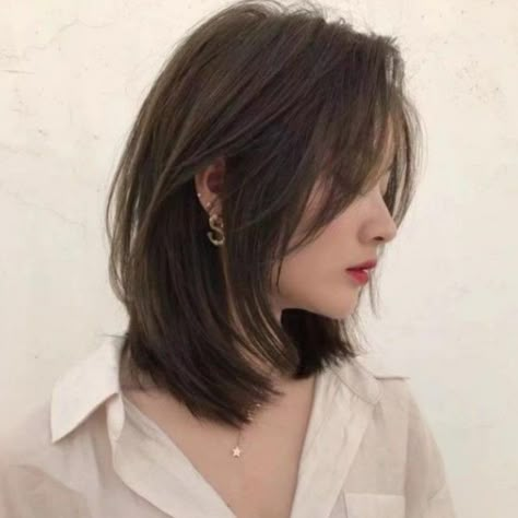 Korean Hair Color, Korean Short Hair, Hair Style Korea, Asian Short Hair, Shot Hair Styles, Haircuts For Medium Hair, Haircuts Straight Hair, Penteado Cabelo Curto, Hair Stylist Life