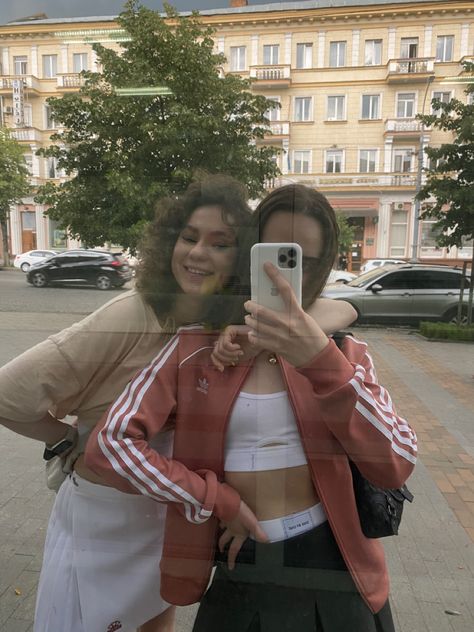 Pink Adidas Jacket Outfit, Adidas Crop Top Outfit, Outfit With Adidas, Adidas Jacket Outfit, Friends Vibe, Adidas Crop Top, 2000s Pink, Grey Mini Skirt, Friends Photo