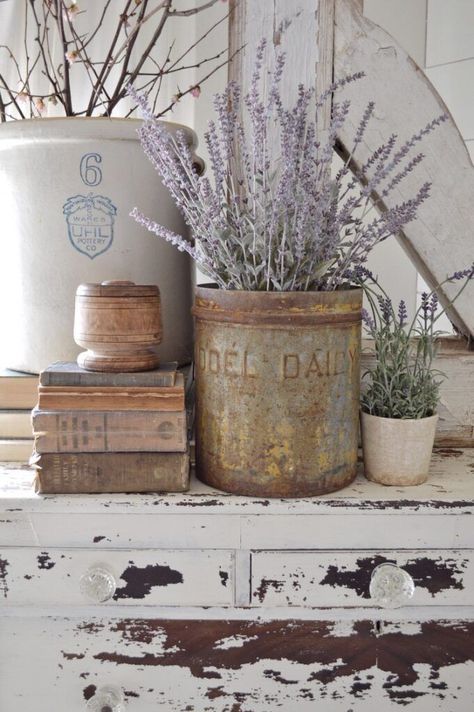 Vibeke Design, Vintage Porch, Full Of, Interior Vintage, Casa Vintage, Vintage Farmhouse Decor, Shabby Chic Kitchen, Antique Decor, Country Farmhouse Decor