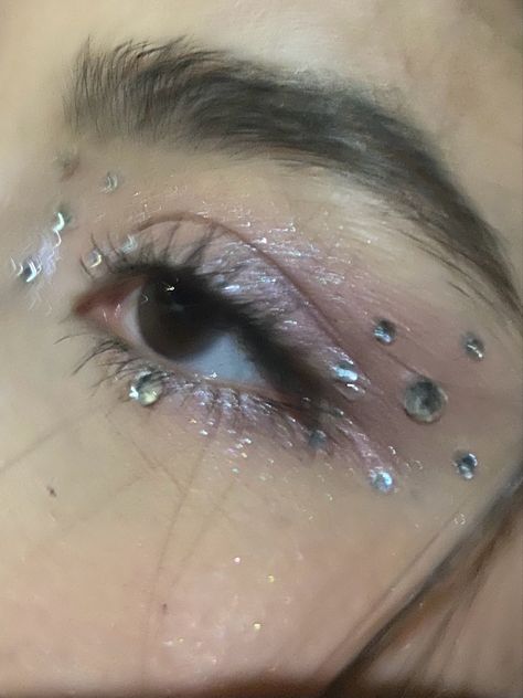 rhinestones glitter cute elegant Makeup Ideas With Rhinestones, Gem Eye Makeup, Rhinestone Eye Makeup, Makeup With Rhinestones, Makeup Rhinestones, Makeup Utensils, Gem Makeup, Rhinestone Makeup, Rave Makeup