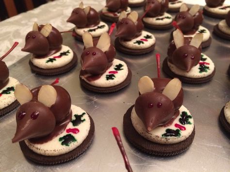 Christmas Mice   Chocolate covered cherries, Hershey kiss and almond slices on a double stuff oreo. Decoration with gel icing Mice Cookies, King Cookies, Chocolate Dipped Cherries, Rat King, Christmas Mice, Nutcracker Ballet, Melting Chocolate Chips, Christmas Sweets, Christmas Mouse