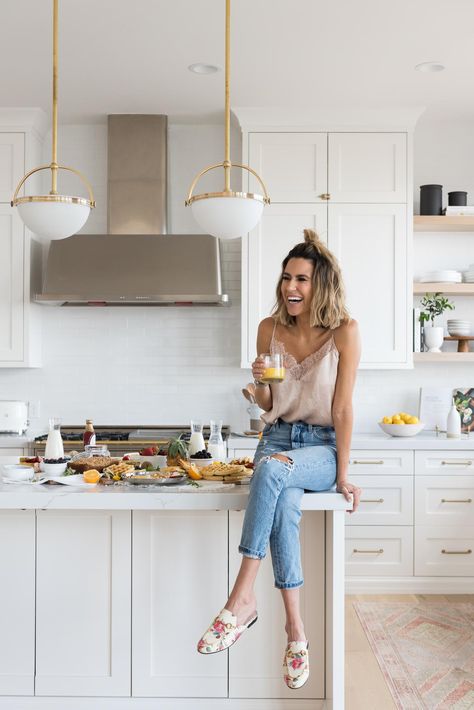 Redoing A Kitchen For A Family of 6 with Hello Fashion Blog    #smpliving #hometour #homedecor Hello Fashion Blog, Christine Andrew, Family Of 6, Foto Portrait, Business Photoshoot, Branding Photoshoot Inspiration, Personal Branding Photoshoot, Hello Fashion, Kitchen Photos