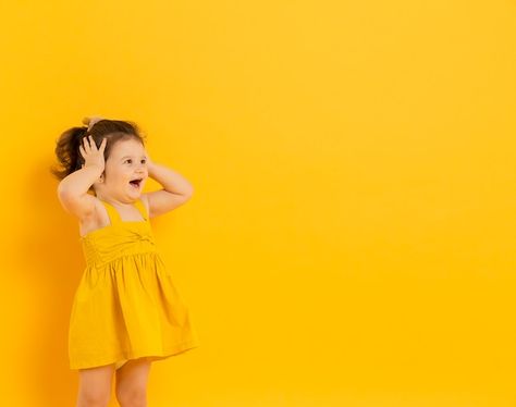 Child Fashion, Hijau Mint, Boy Boy, Branding Photoshoot Inspiration, Photo Cute, Fotografi Alam Semula Jadi, Kids Photoshoot, Poster Background Design, Kids Dresses